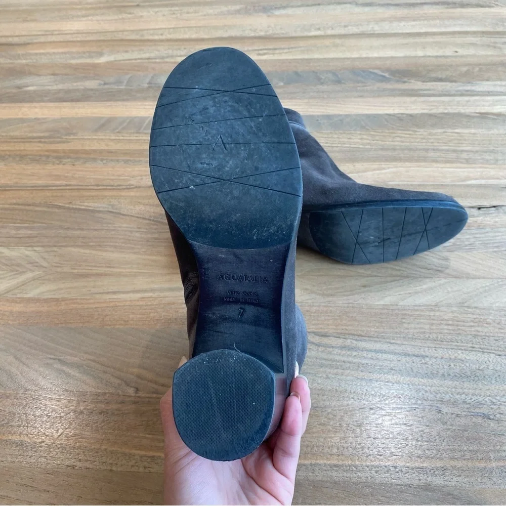 Aquatalia - Women’s Grey Suede Ankle heel Boots, Size 7
